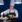 Kok anretter grønne retter i professionelt køkken