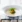 Cremet suppe med friske urter i hvid skål