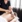 Spabehandling med kropsbørste på afslappende massagebord