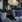 Person sidder afslappet i moderne lounge med sofa