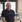 Medarbejder i sort polo shirt på restaurant