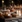 Rustikt brødbuffet med stearinlys i stemningsfuld restaurant